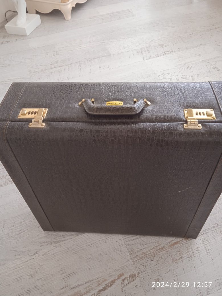 Подарочный набор кастрюль в красивом  чемодане
