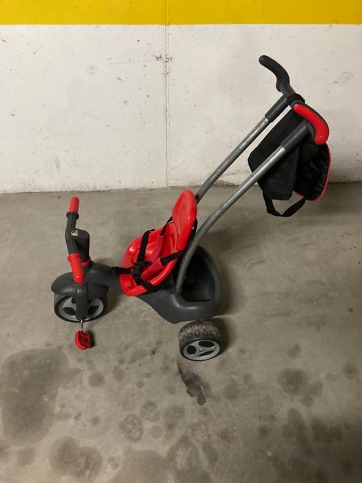 Triciclo com pedais