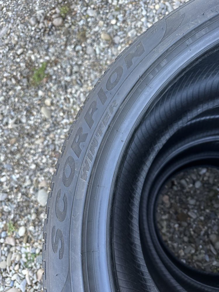 285/40/22 Pirelli Scorpion Winter