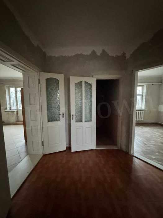 Продаж будинку в р-ні університету