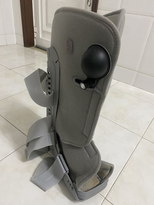 Bota walker em bom estado usada 1 mes