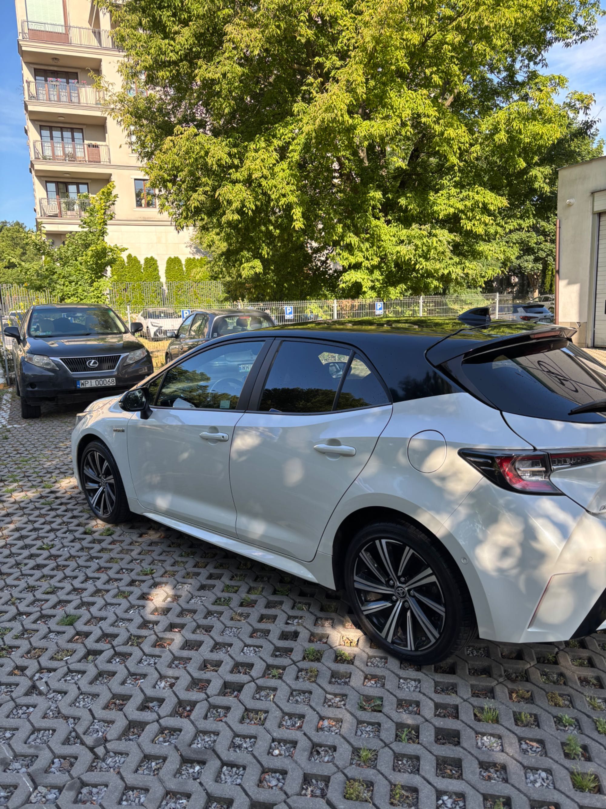 Toyota Corolla 1.8 Hybryda salon Polska serwis