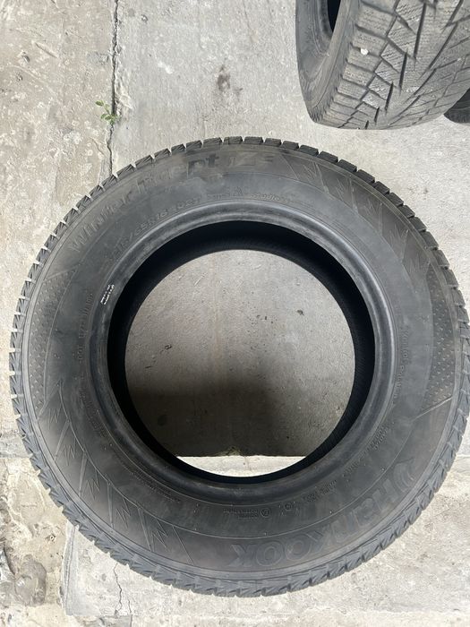Резина  Hankook 215 65 R16 зимова