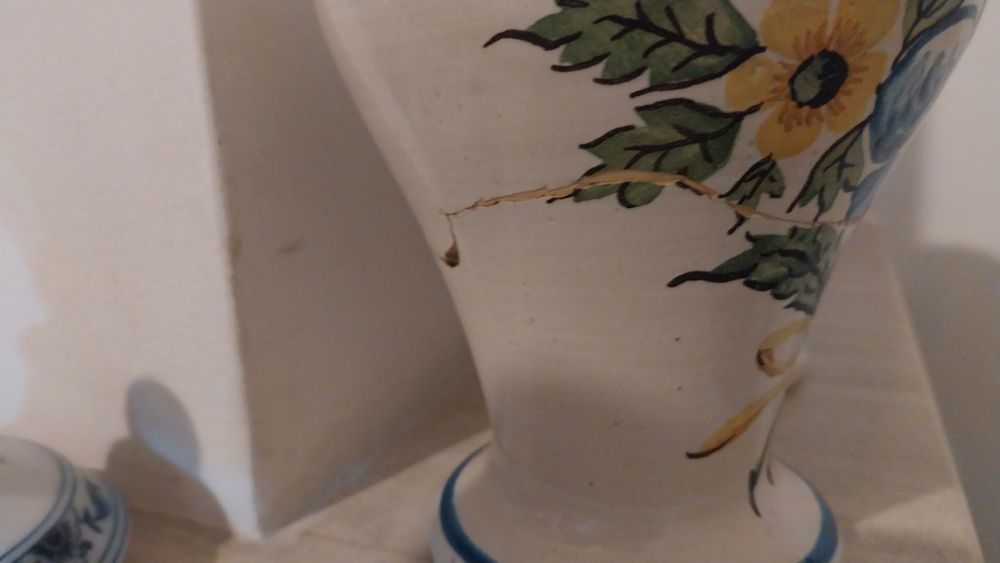 2 jarras de cerâmica muito antigas pintadas à mão