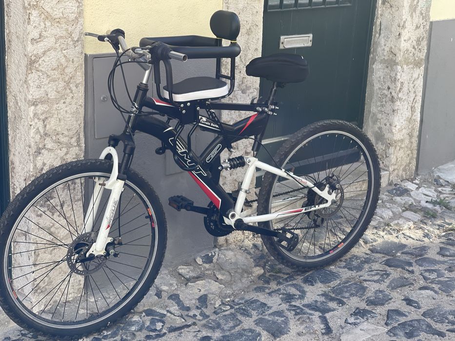 Bicicleta como  nova com cadeira