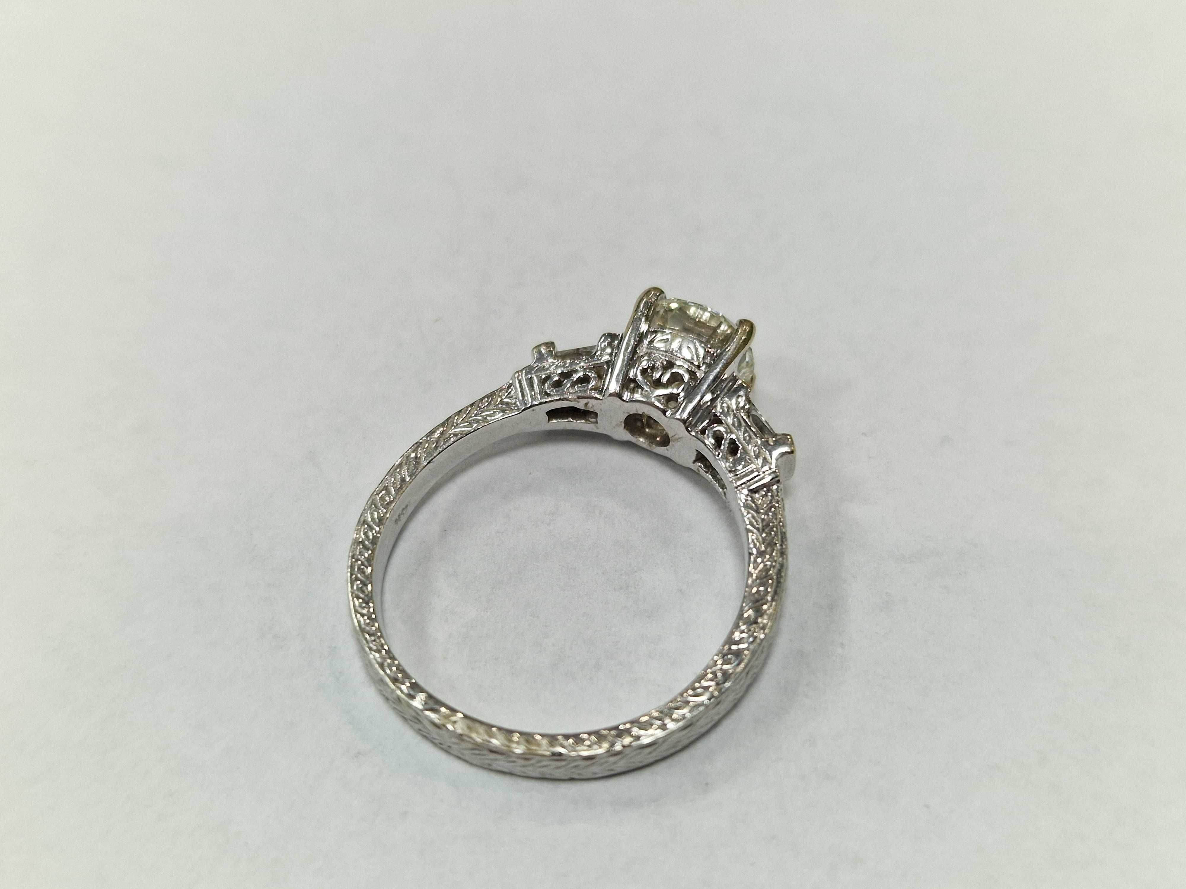 Złoty pierścionek damski/ 585/ 3.78 gram/ R12/ DIA 0.96 CT VS/ wycena