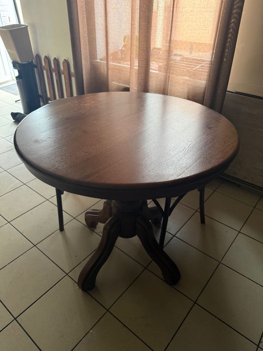 Стіл горіховий для кафе або дому