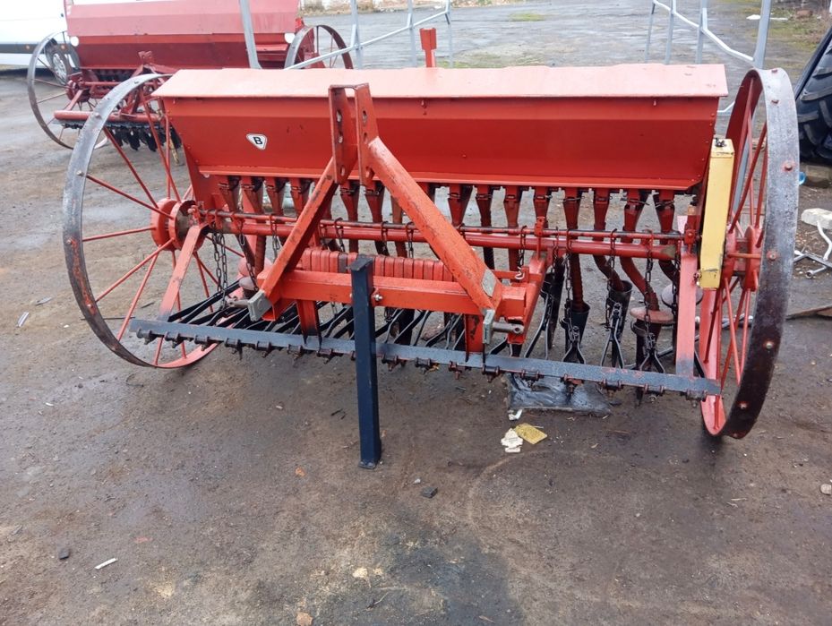 Продам сівалки,гноєрозкидач,картоплекопачки,саджалка,плуг,грабалка