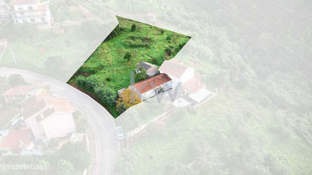 Moradia T3 com terreno localizada em Ceira