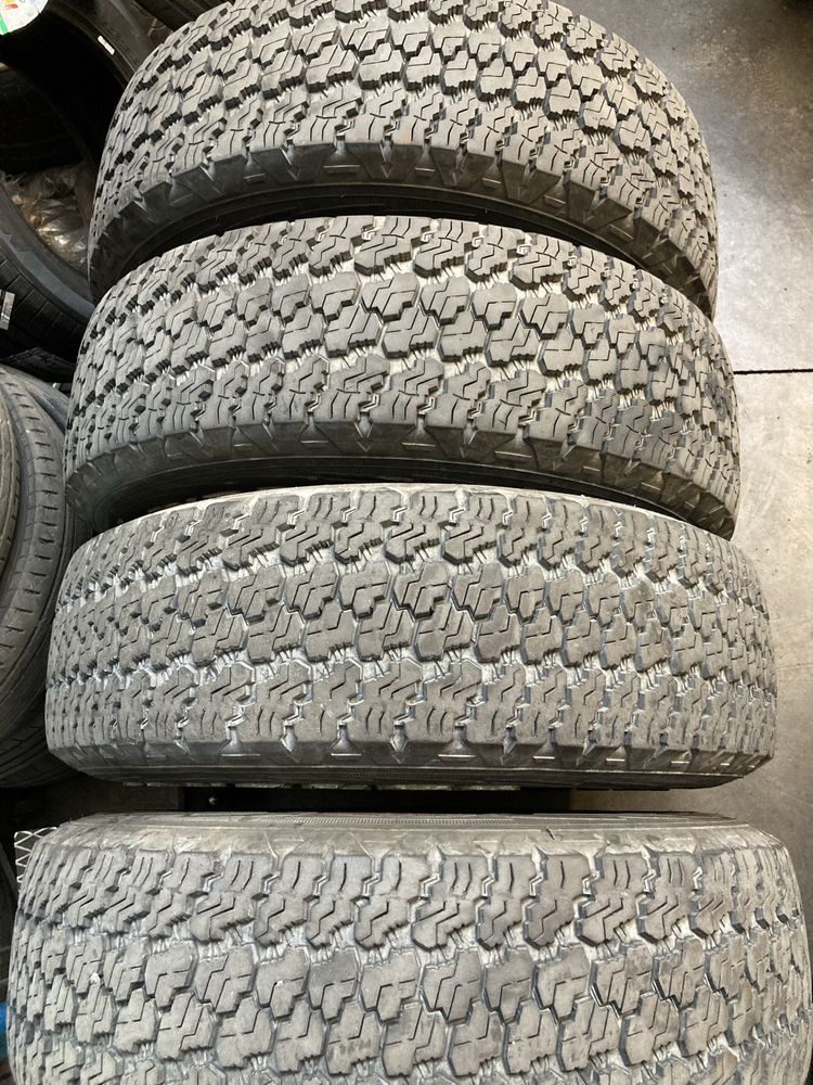 4 pneus Goodyear 245/75R17 110T Wrangler