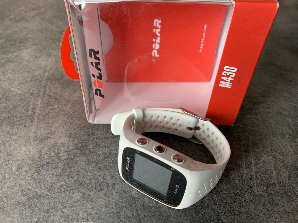 Powystawowy smartwatch Polar M430 biały