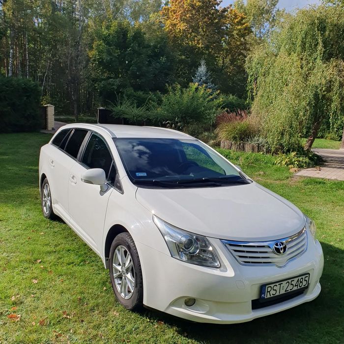 Toyota Avensis Toyota Avensis III 2011 w bardzo dobrym stanie technicznym