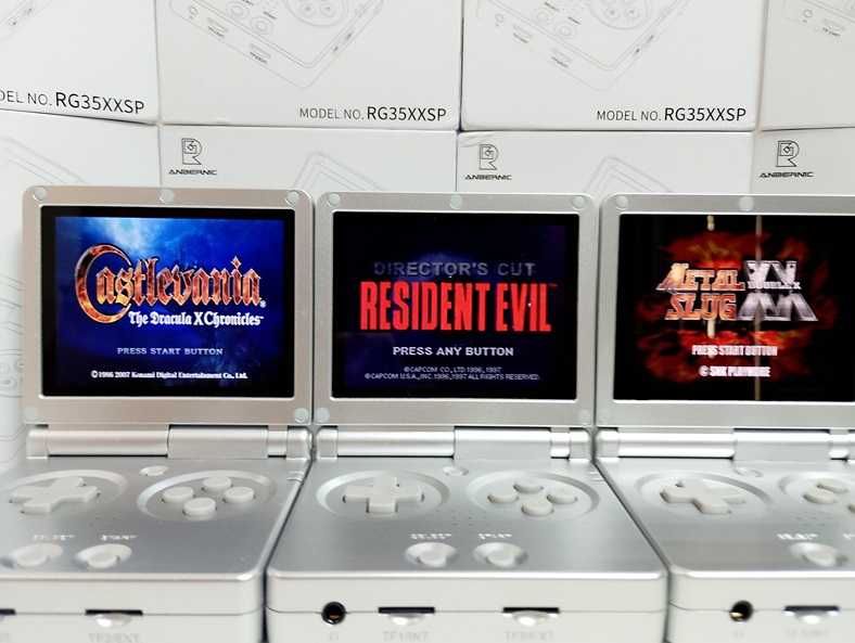 Ретро ігрова приставка Anbernic RG35XXSP Silver 64GB 8000 ігор GameBoy