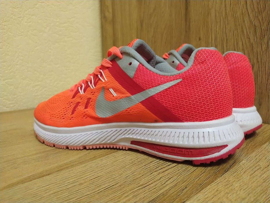 Кроссовки Nike WMNS ZOOM WINFLO 2