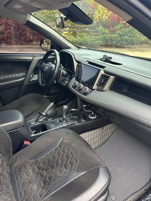 Продам Toyota RAV4 2017