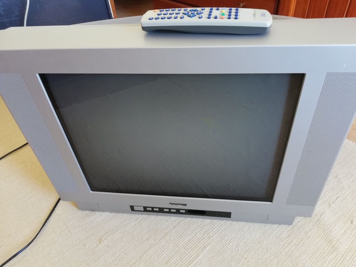 Televisão a funcionar,