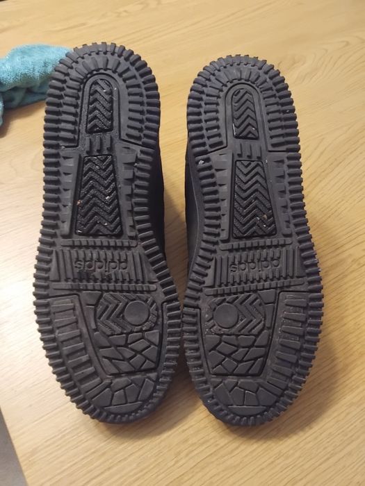 Продам кросівки adidas