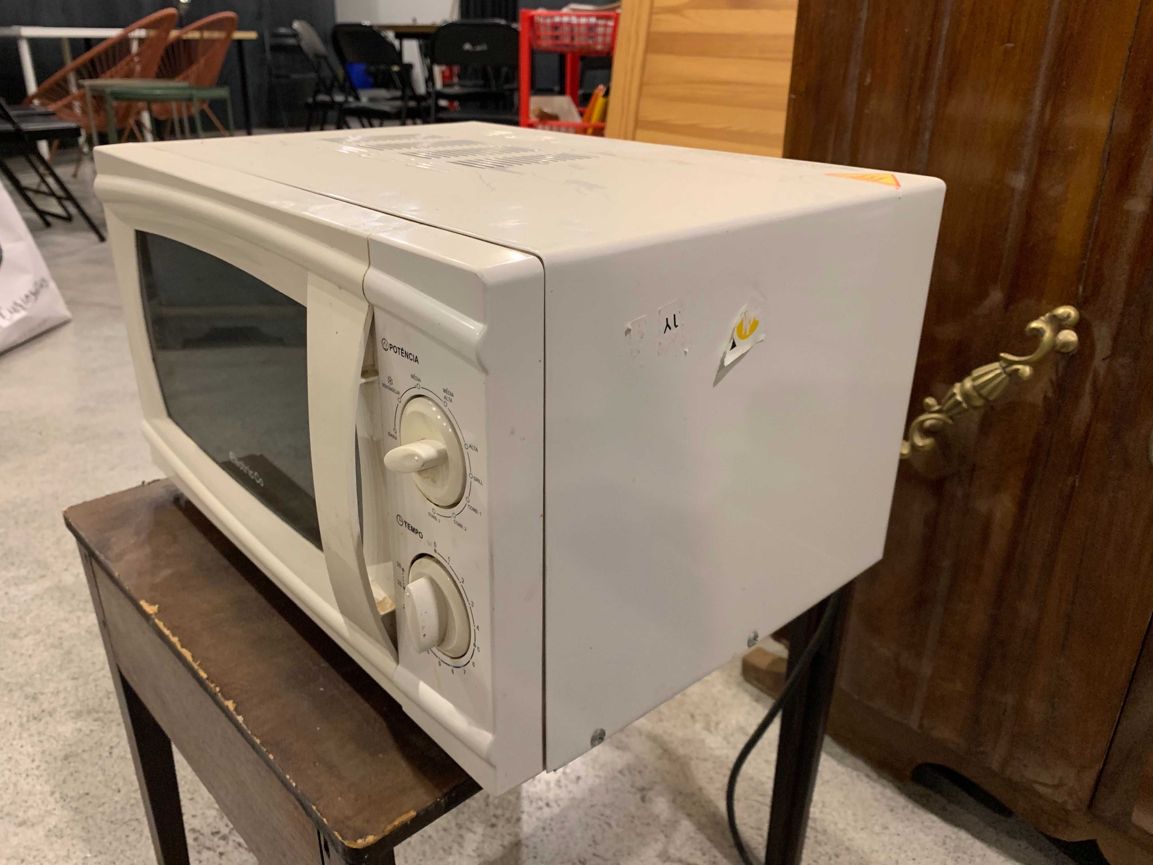 Microondas branco Electric Co