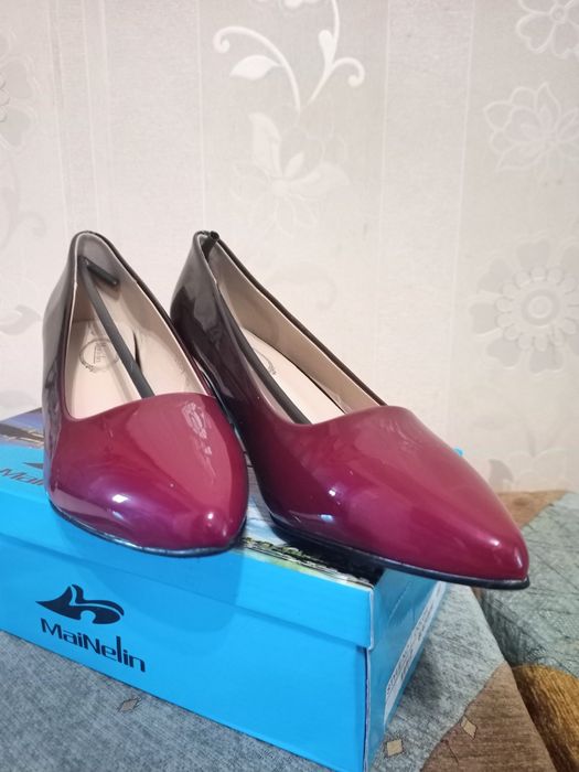 Женские  лаковые туфли