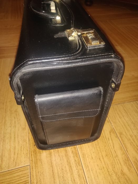 Pasta de executivo em pele com código