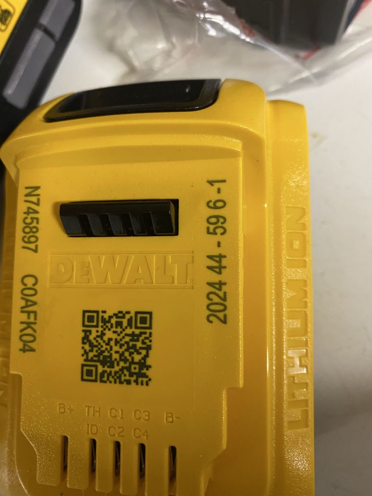 Wiertarko-wkretarka dewalt dcd996P3 3 akumulatory 5 Ah oryginalna