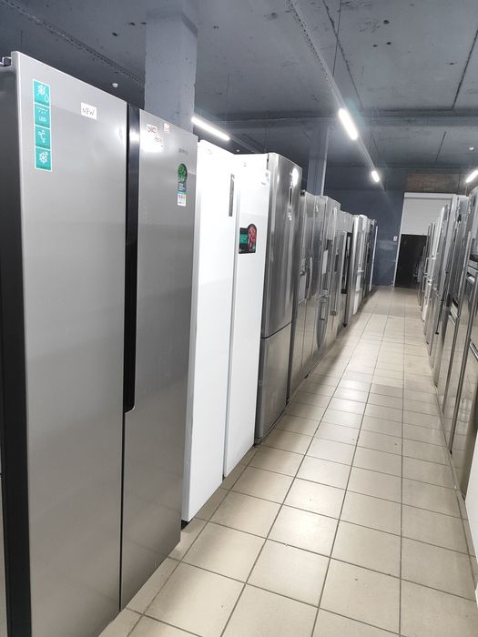 Холодильник з системою охолодження No Frost Whirlpool W9821DOXH