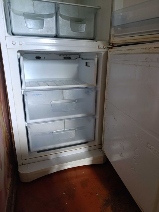 Холодильник Indesit б/у