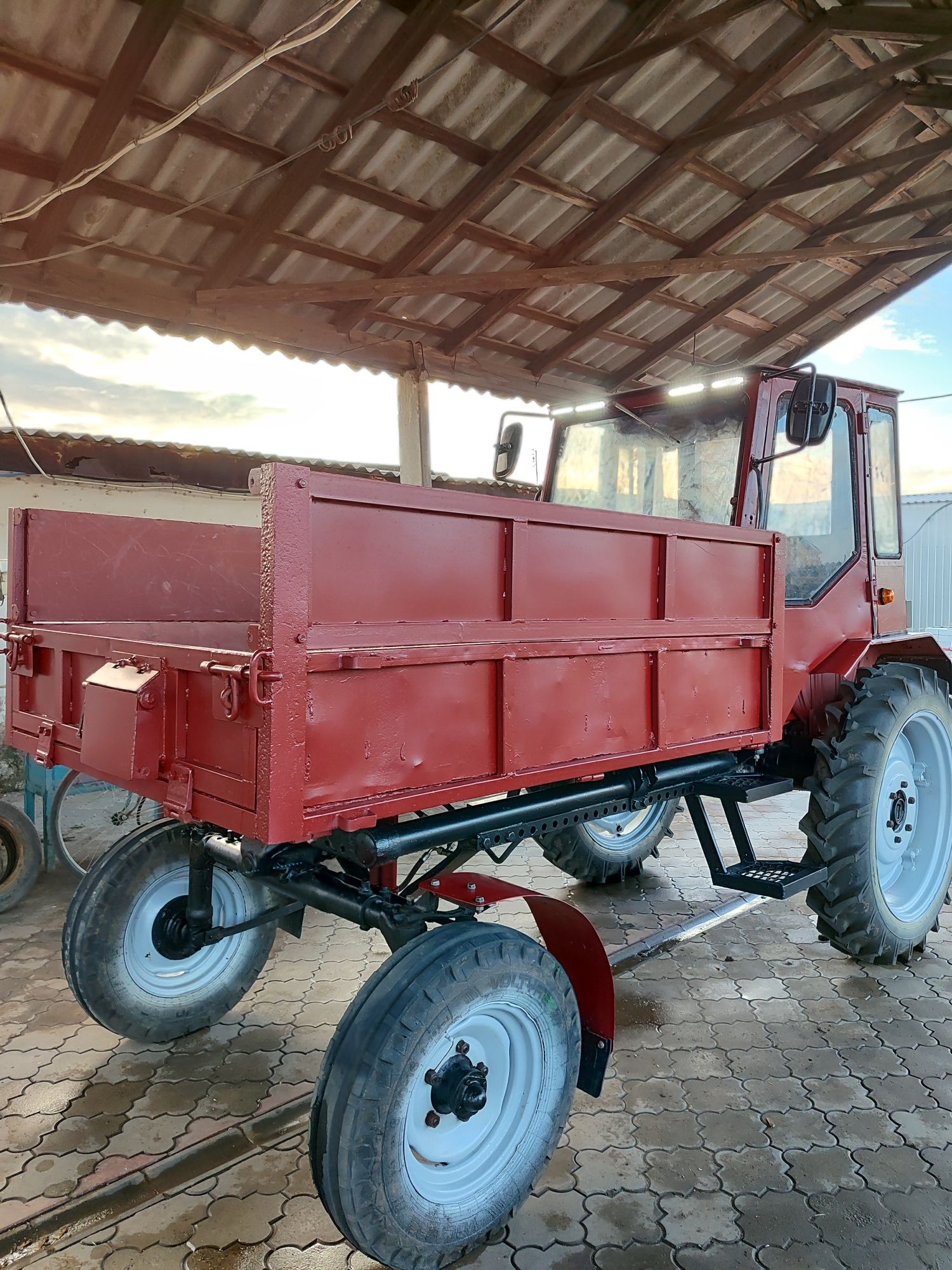 Самоходное шасси ХТЗ Т-16