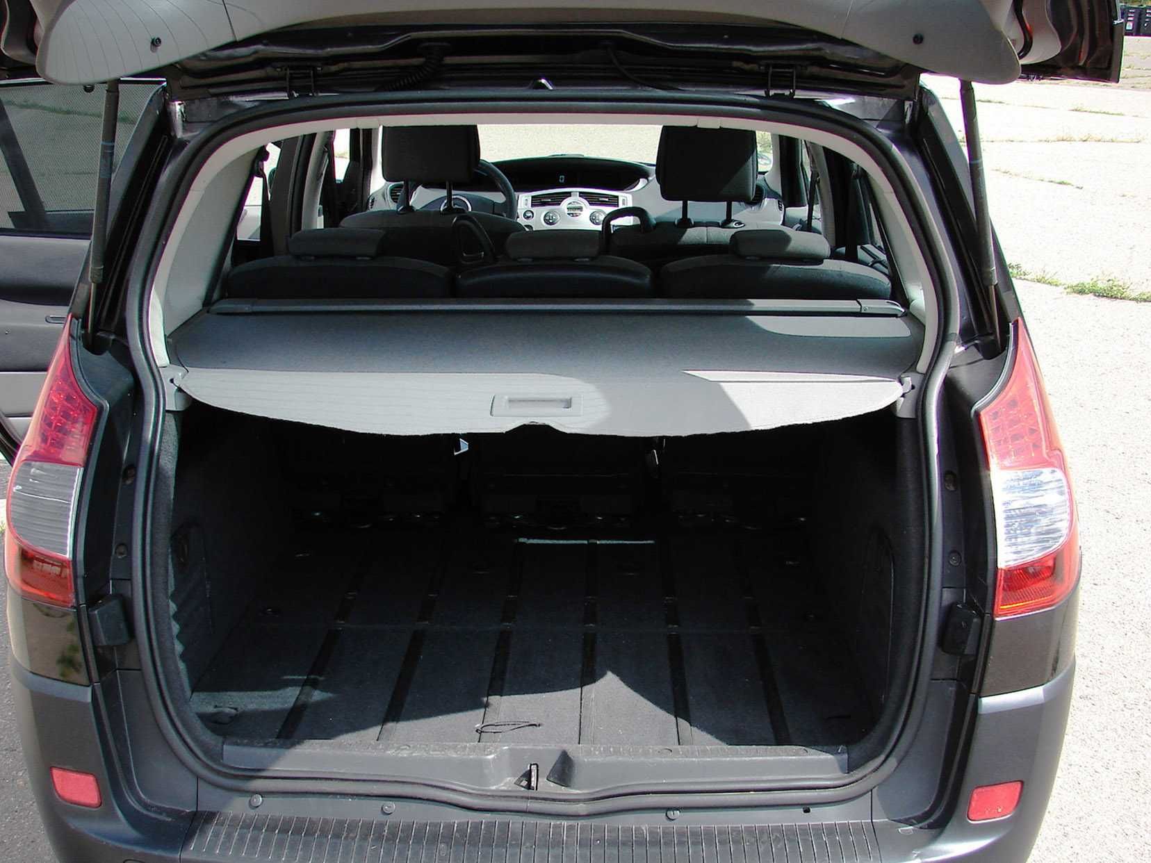 Свежепригнанный Renault Grand Scenic 1.6 MPi 2008 год