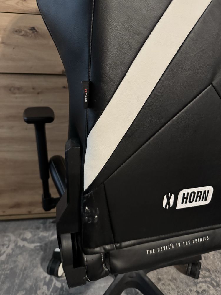 Fotel DIABLO CHAIRS X-Horn (L) Czarno-biały