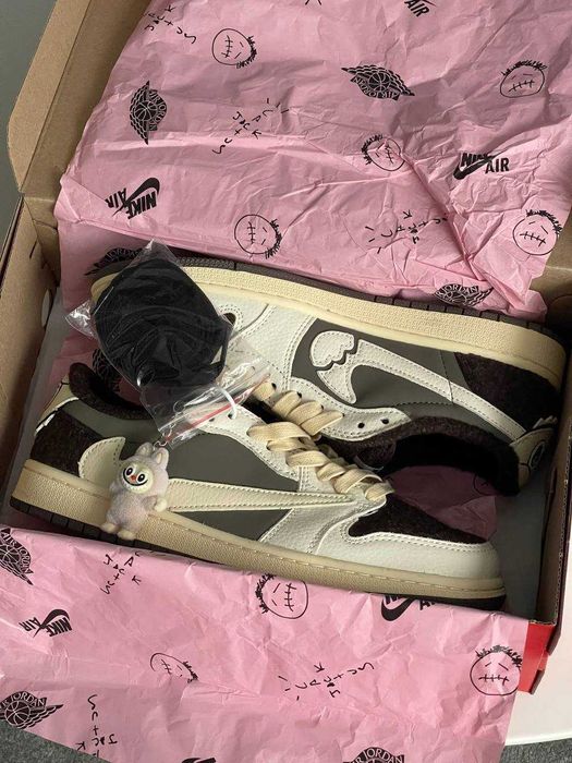 Кросівки Nike Labubu x Cactus Jack Customs Chaos Loading найк лабубу