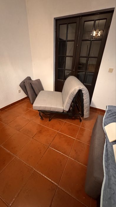 Divãn com colchão, em muito bom estado