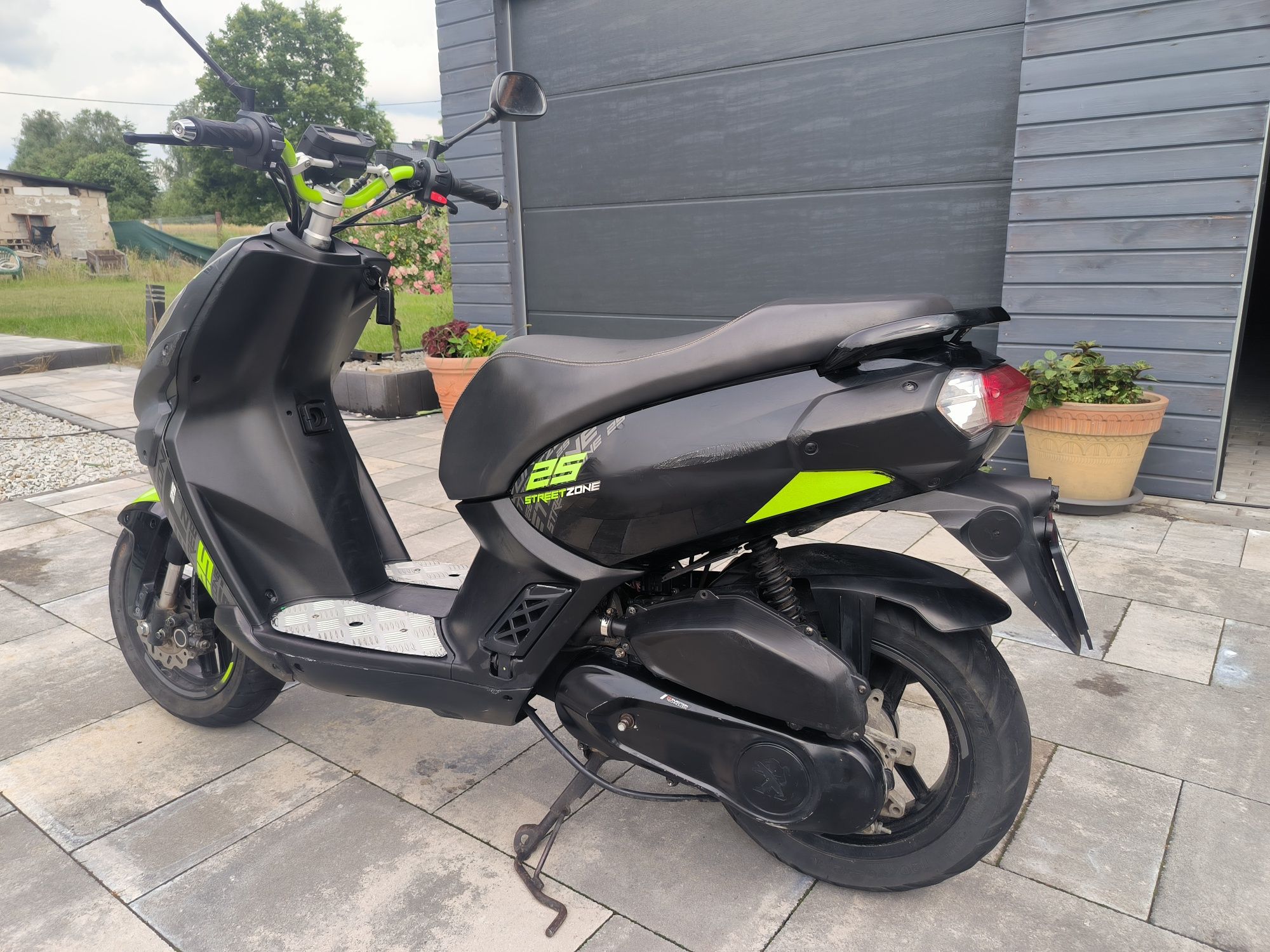 Skuter Peugeot Kisbee Street Zone