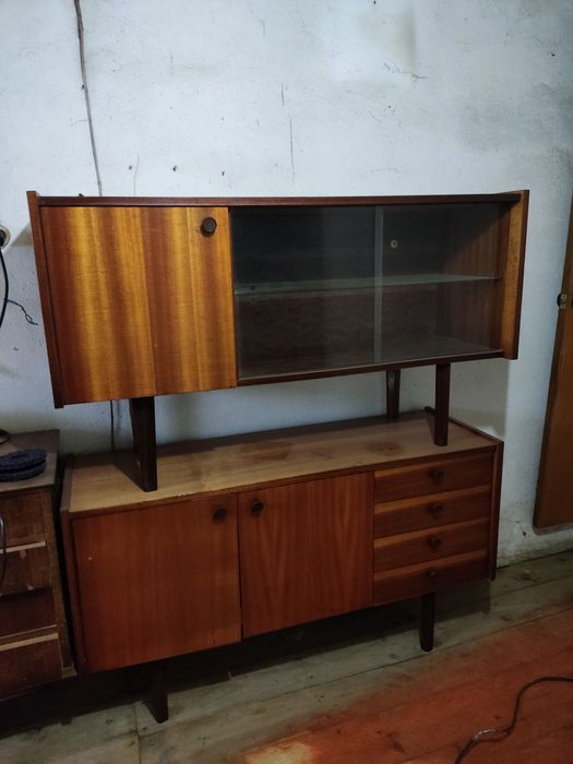 Movel / cristaleira em madeira