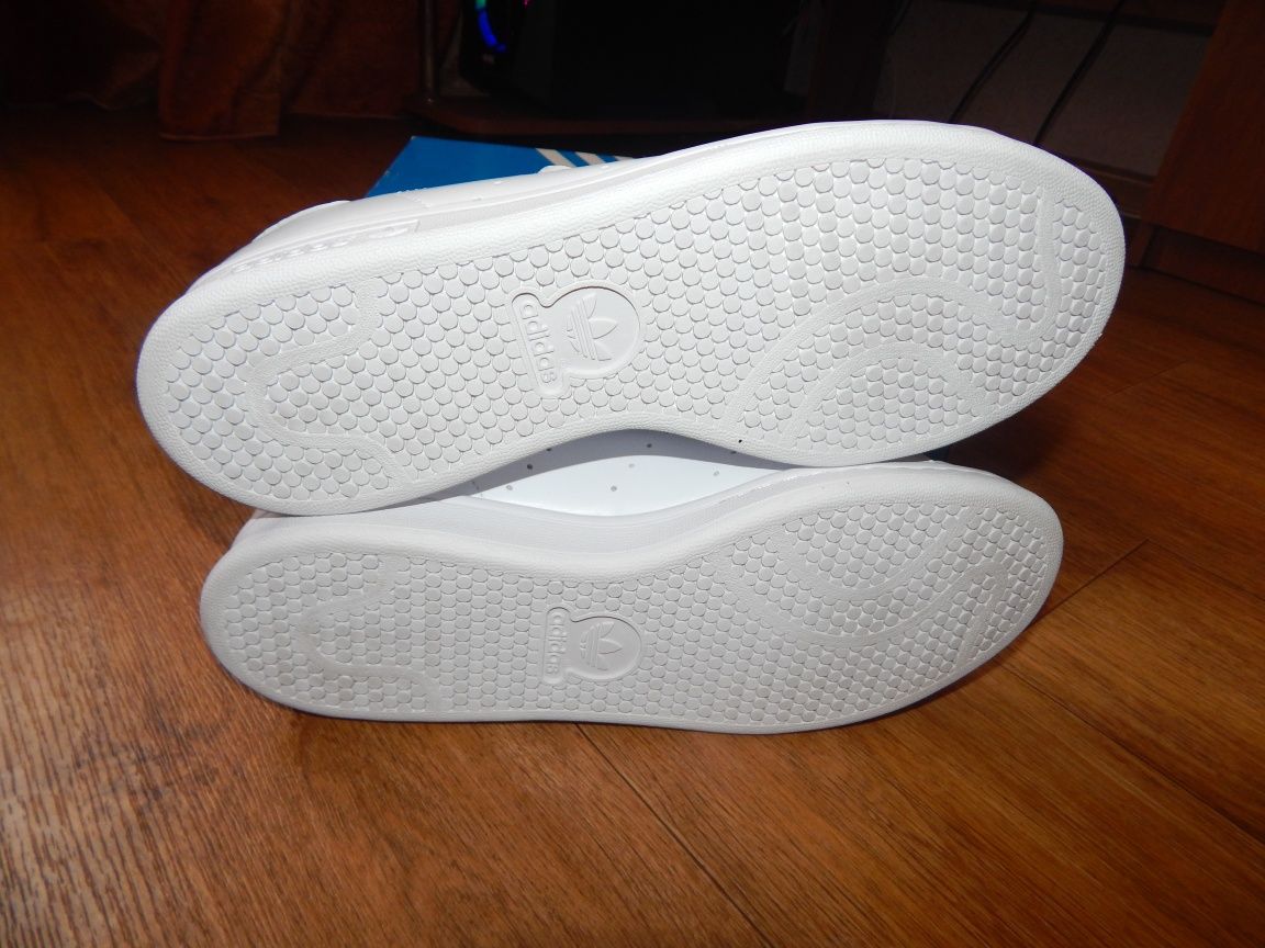 Оригінальні шкіряні кросівки Adidas Stan Smith
