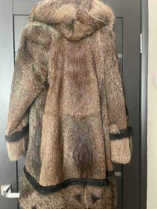 Шуба з нутрії расклешонная