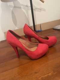 Sapato vermelho da marca vizzano