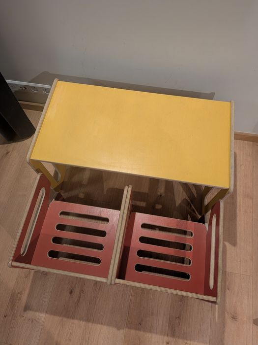 Zestaw drewnianych mebli modułowych Smating - stolik i 2 krzesła