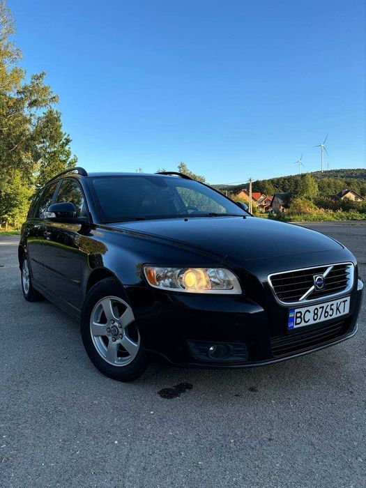 Продам Volvo v50 2009рік 1.6d 110 к.с.