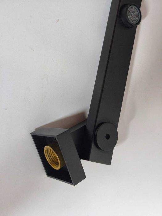 Смеситель для ванной  матовый чёрный, настенный  поворотный излив 180°