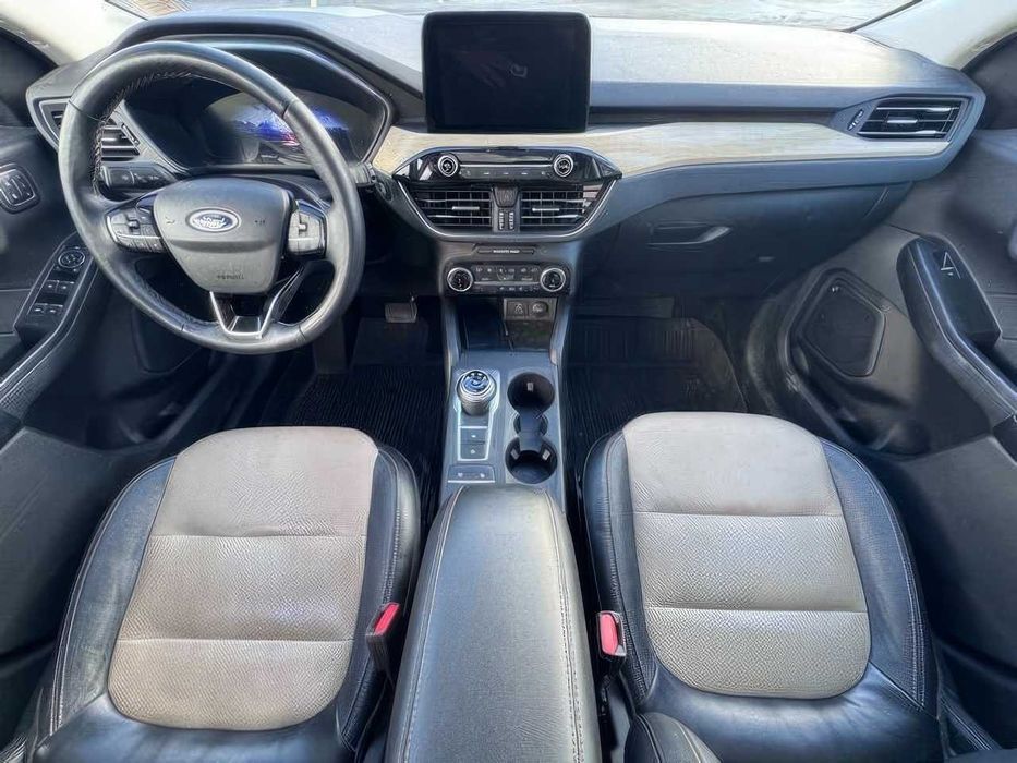 Ford Escape Titanium      2022
