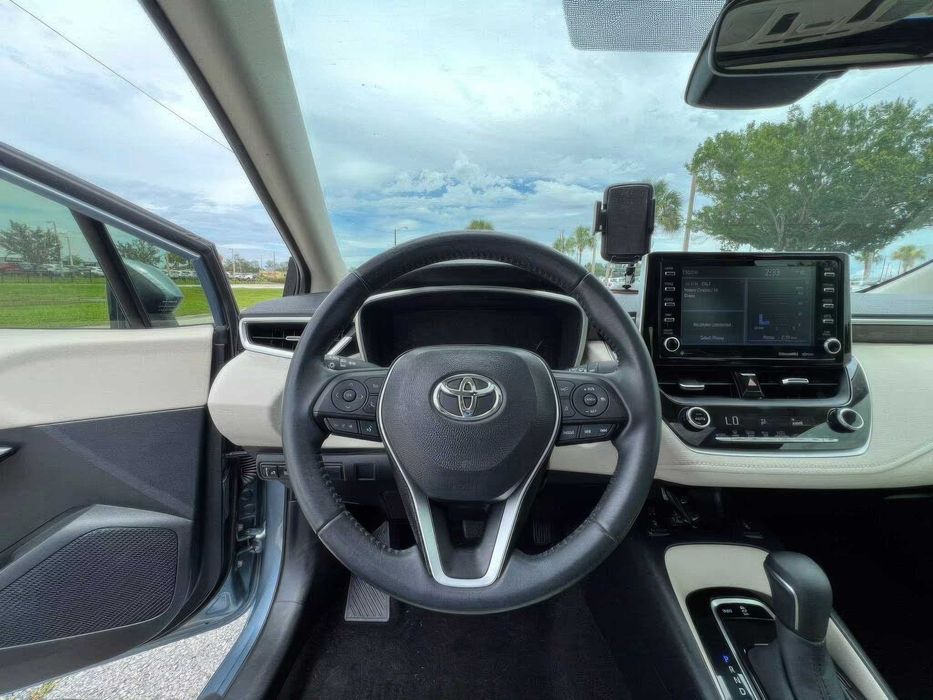 Toyota Corolla XLE      2021