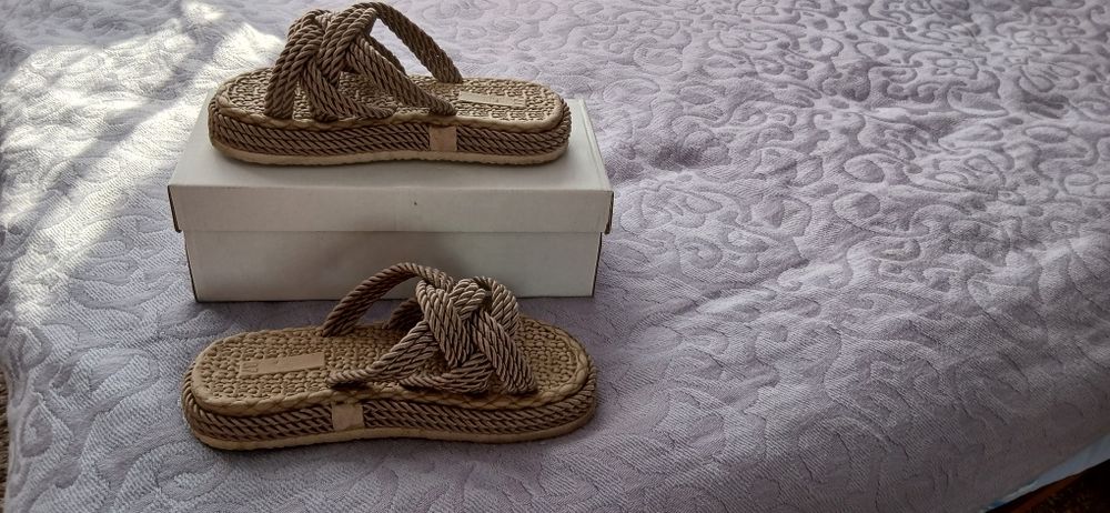 Жіночі шльопанці