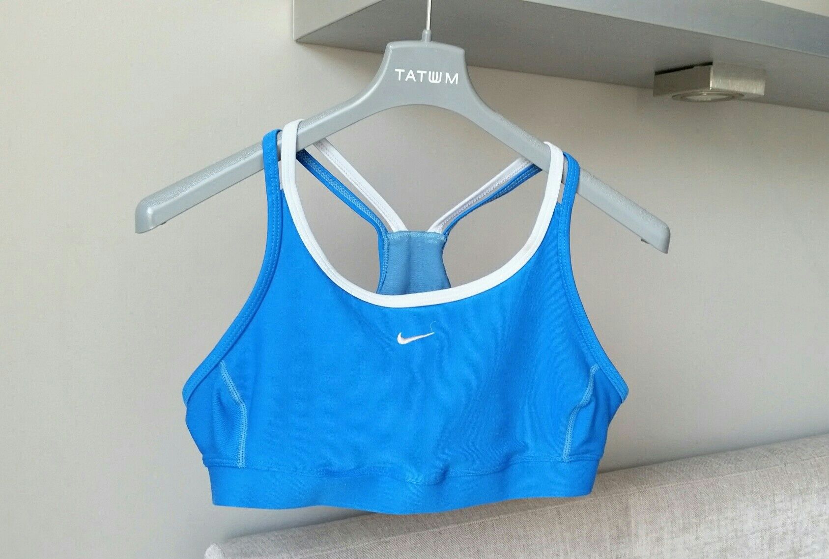 36 Nike top do fitnesu