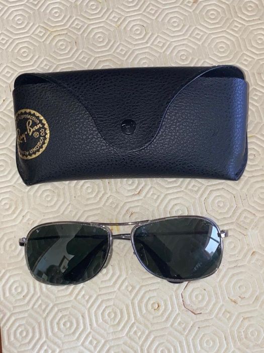 Óculos de sol, Ray Ban e Giorgio Armani Desconto