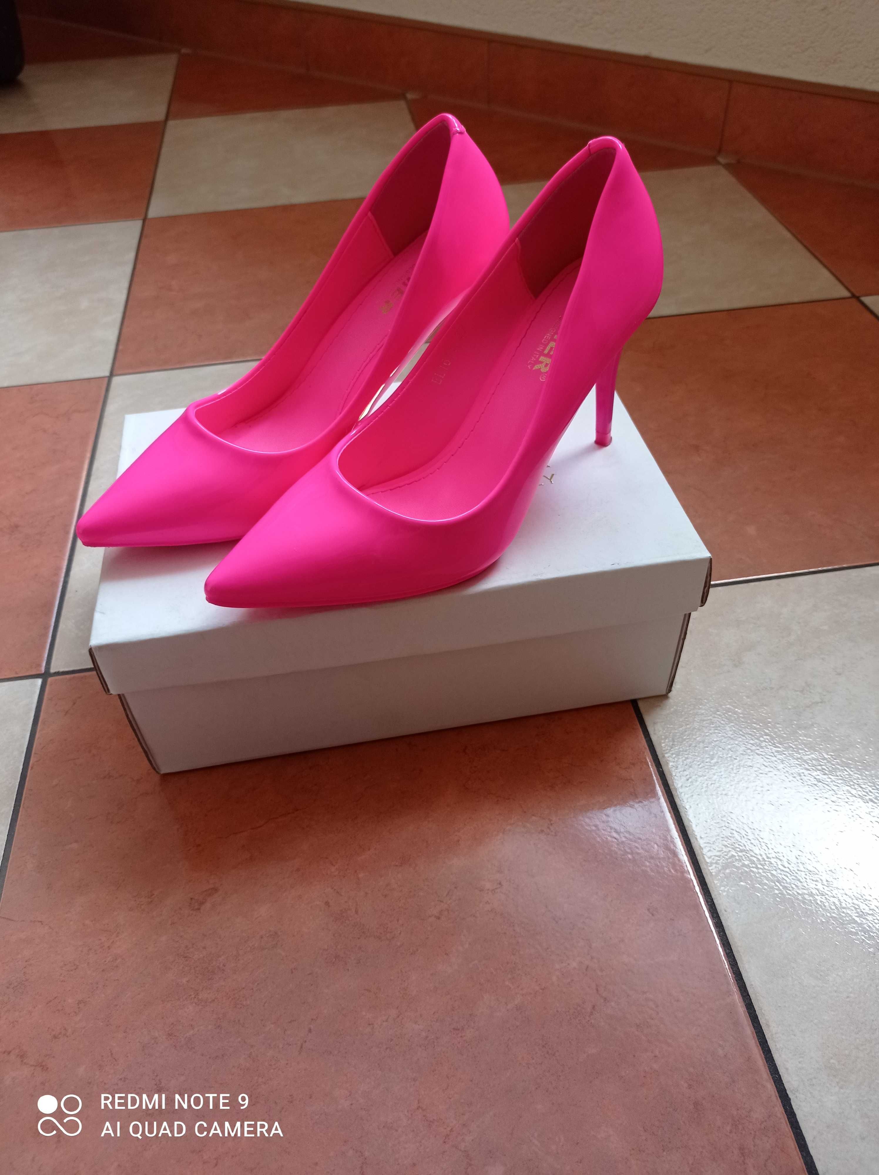Buty różowe szpilki