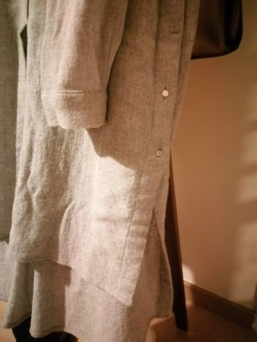 Várias peças de roupa