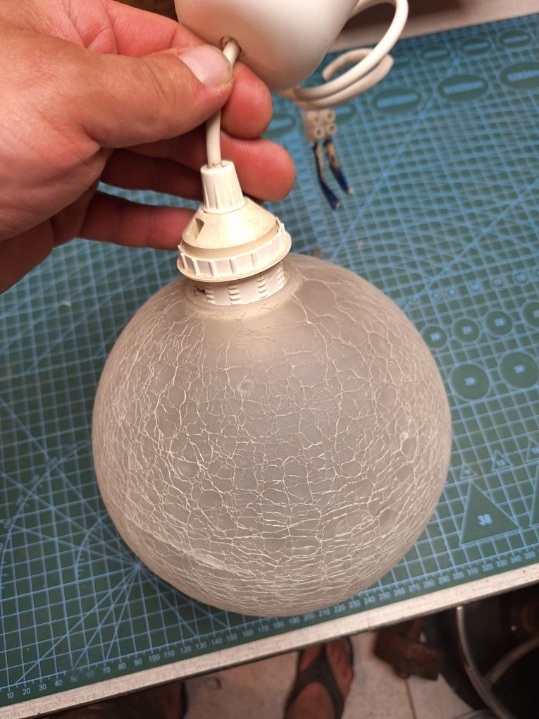Stara stylowa lampa sufitowa