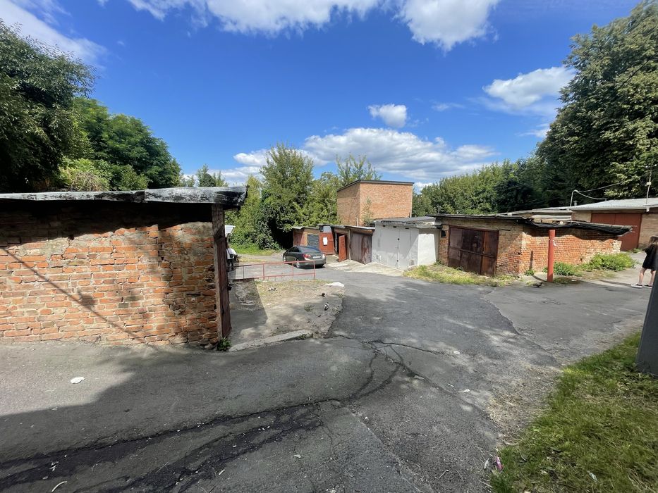 Продаж Гаражу театральна