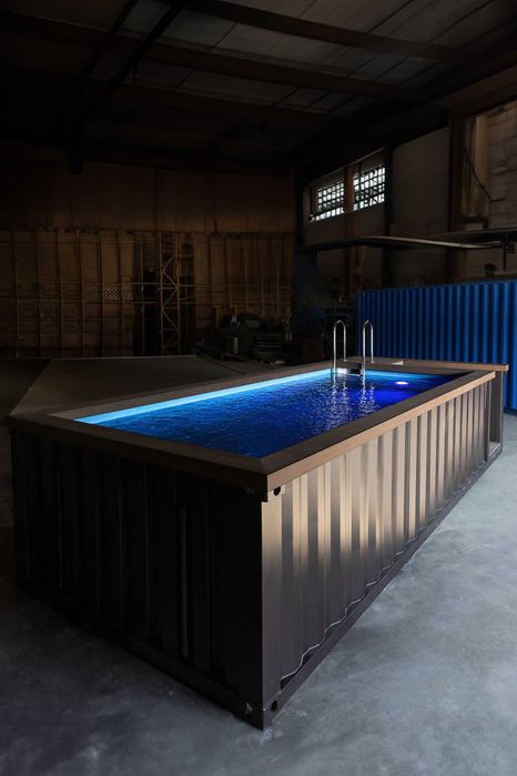 Басейни із морських контейнерів.